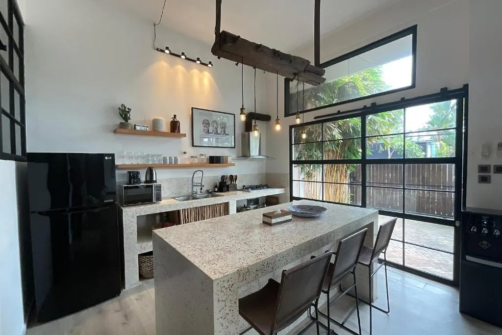 Pop Art Canggu Apartment, Short-Walk To The Beach Apartment