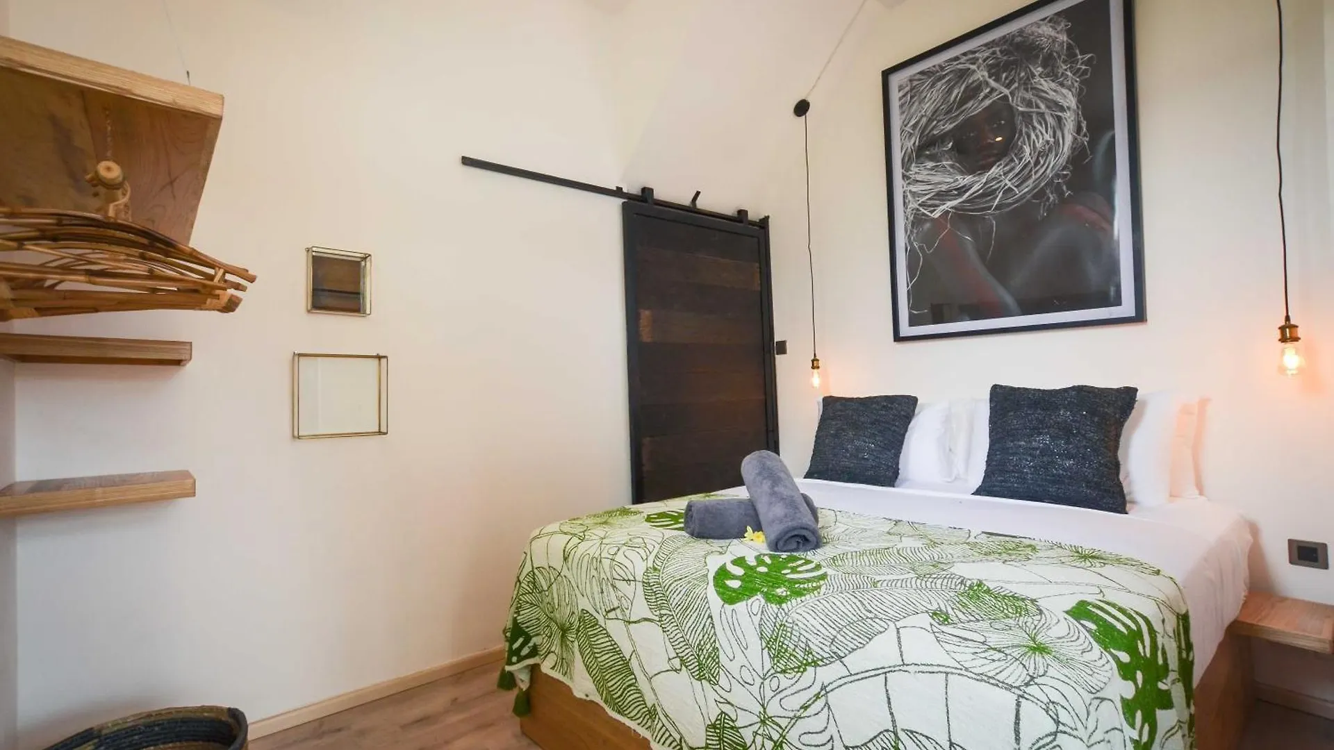 Pop Art Canggu Apartment, Short-Walk To The Beach